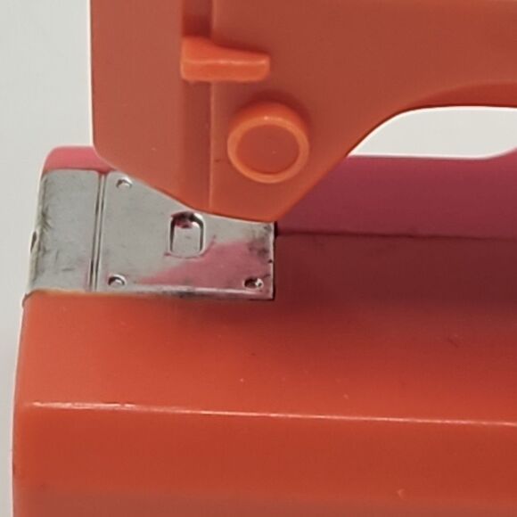 Vintage Barbie Wind Up 1980s Sewing Machine Miniature - Picture 8 of 15